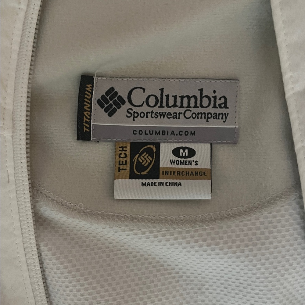 Columbia Women's Snowy White lightweight Jacket - Picture 4 of 5